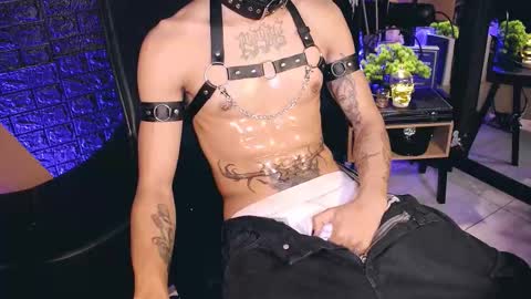 Snapshot of demonkush_ chatting on October 2, 5:55 am DemonKush online show from October 2, 5:55 am