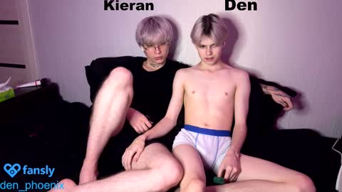 Snapshot of den_phoenix_ chatting on September 26, 9:45 pm Den Shorty online show from September 26, 9:45 pm