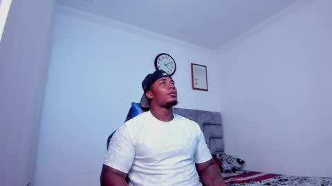 Snapshot of deonjhonson chatting on December 16, 9:09 pm deon jhonson online show from December 16, 9:09 pm