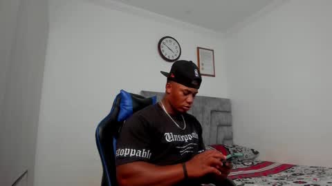 Snapshot of deonjhonson chatting on December 9, 8:50 pm deon jhonson online show from December 9, 8:50 pm