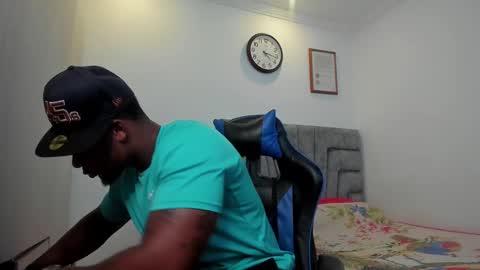 Snapshot of deonjhonson chatting on December 19, 9:17 pm deon jhonson online show from December 19, 9:17 pm