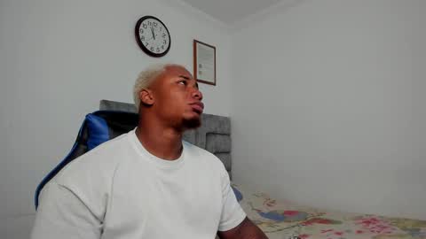 Snapshot of deonjhonson chatting on December 24, 3:58 pm deon jhonson online show from December 24, 3:58 pm