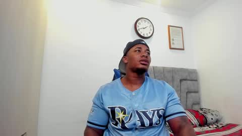 Snapshot of deonjhonson chatting on December 12, 6:42 pm deon jhonson online show from December 12, 6:42 pm