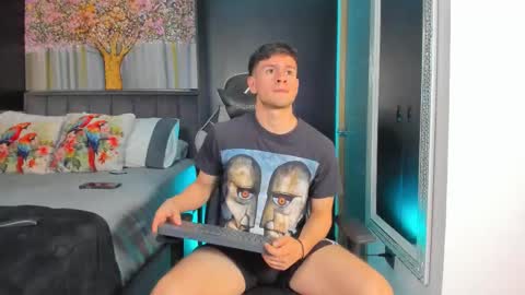 Snapshot of derek_hussain chatting on October 29, 2:14 am Derek Hussain online show from October 29, 2:14 am