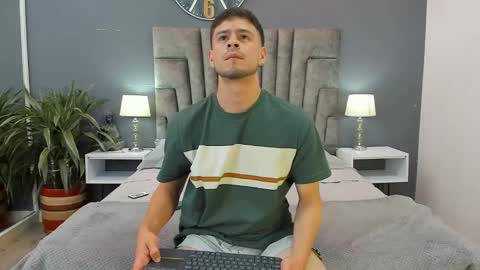 Snapshot of derek_hussain chatting on December 28, 8:25 pm Derek Hussain online show from December 28, 8:25 pm