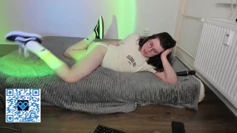 Derek online show from December 13, 7:53 pm