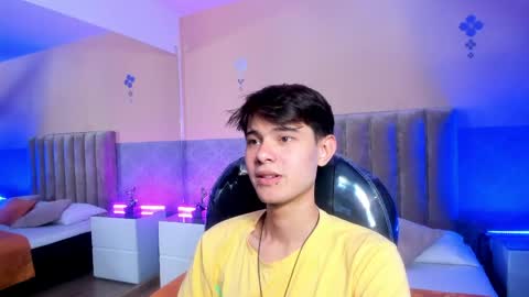 derek_sinn online show from April 14, 8:08 pm