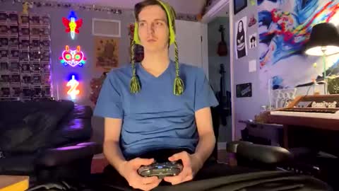 derekdings online show from December 17, 2:35 pm