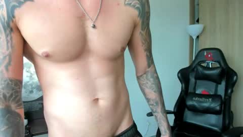 derekmuller11 online show from May 21, 6:23 pm
