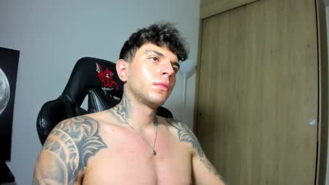 derekmuller11 online show from April 5, 12:41 am