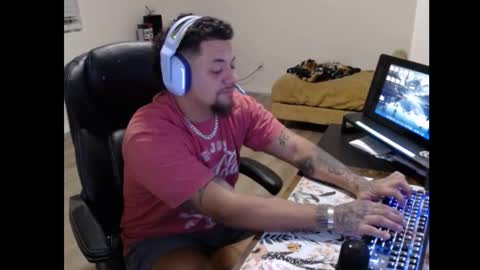 desertadventurer25 online show from October 19, 8:17 am