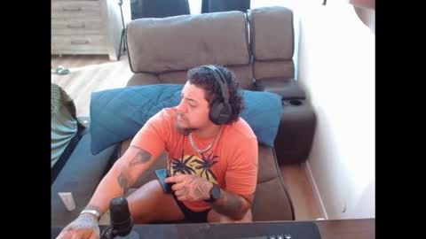 desertadventurer25 online show from October 16, 4:59 pm