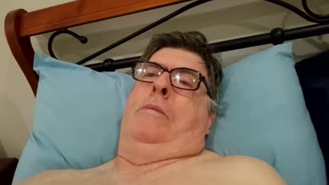 Desmon1958 online show from April 12, 8:54 pm