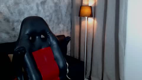 desmond_02 online show from November 26, 9:34 am