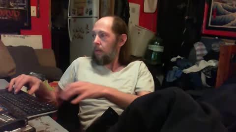 Snapshot of desolation2012 chatting on January 18, 11:21 am desolation2012 online show from January 18, 11:21 am
