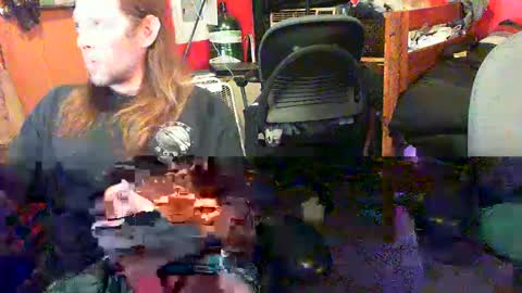 Snapshot of desolation2012 chatting on October 9, 5:23 am desolation2012 online show from October 9, 5:23 am