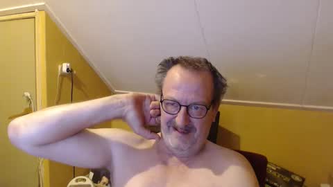 Snapshot of destelp chatting on September 28, 7:01 pm destelp online show from September 28, 7:01 pm