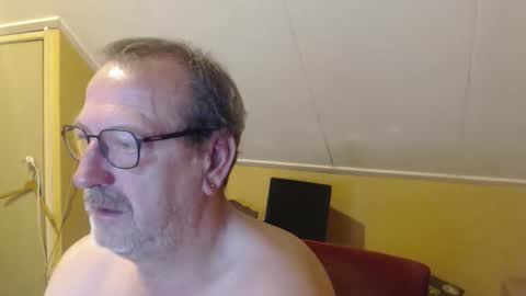 Snapshot of destelp chatting on September 11, 10:53 pm destelp online show from September 11, 10:53 pm