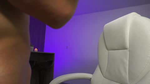 Snapshot of devin_hunter chatting on December 17, 3:06 am Devin Hunter online show from December 17, 3:06 am