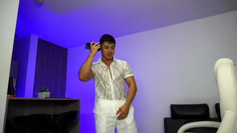 Snapshot of devin_hunter chatting on December 28, 2:54 am Devin Hunter online show from December 28, 2:54 am