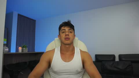 Snapshot of devin_hunter chatting on December 12, 1:28 pm Devin Hunter online show from December 12, 1:28 pm