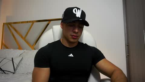 Snapshot of devin_hunter chatting on February 4, 3:33 am Devin Hunter online show from February 4, 3:33 am