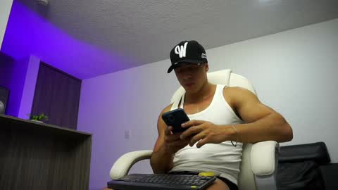 Snapshot of devin_hunter chatting on January 12, 11:47 pm Devin Hunter online show from January 12, 11:47 pm