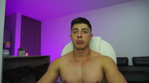 Snapshot of devin_hunter chatting on December 18, 2:42 am Devin Hunter online show from December 18, 2:42 am