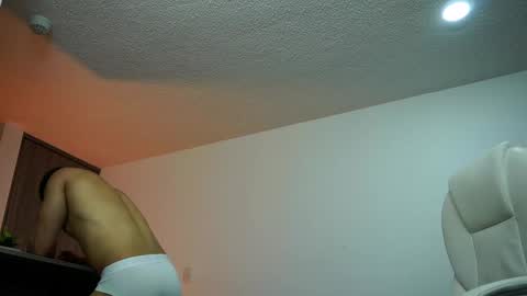 Snapshot of devin_hunter chatting on January 11, 1:27 am Devin Hunter online show from January 11, 1:27 am