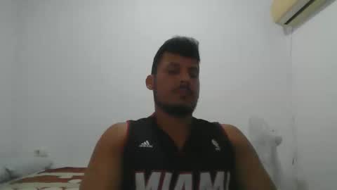 Snapshot of diangohetero21cm chatting on October 18, 6:35 pm diangohetero21cm online show from October 18, 6:35 pm