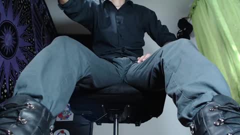 Snapshot of dicaprioo_ chatting on December 5, 2:55 pm DICAPRIO online show from December 5, 2:55 pm