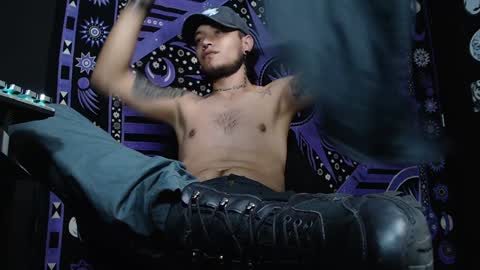 Snapshot of dicaprioo_ chatting on February 4, 7:33 pm DICAPRIO online show from February 4, 7:33 pm