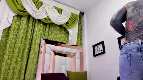 dilan_scootk_ online show from February 21, 11:11 am