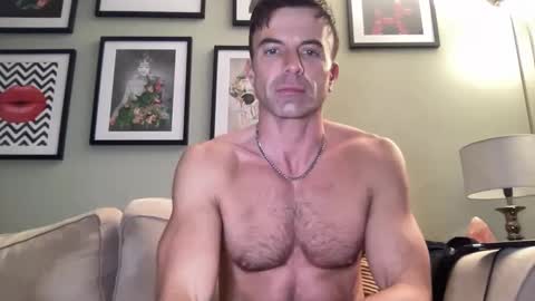 Snapshot of dillonwilde chatting on January 6, 8:07 pm Dillon online show from January 6, 8:07 pm