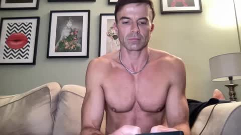 Snapshot of dillonwilde chatting on February 12, 9:01 pm Dillon online show from February 12, 9:01 pm