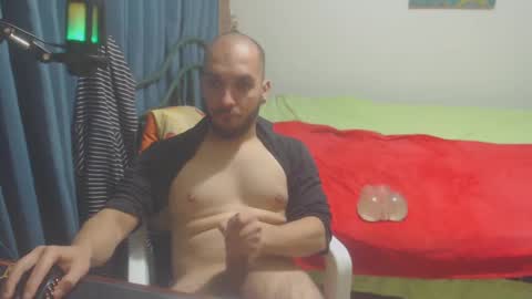 Snapshot of dinchtcams chatting on December 27, 8:35 am Dincht online show from December 27, 8:35 am