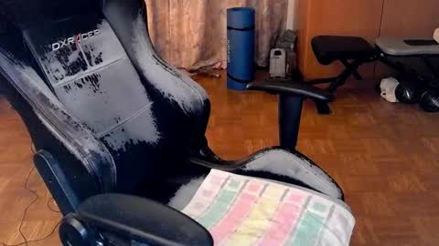 Snapshot of dirty_fun_boy chatting on December 10, 5:00 pm dirty_fun_boy online show from December 10, 5:00 pm