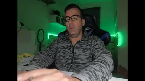 Snapshot of ditos_c chatting on December 11, 8:38 am ditos_c online show from December 11, 8:38 am