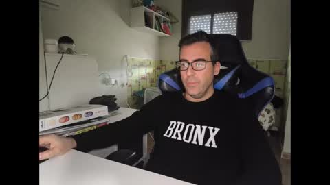 Snapshot of ditos_c chatting on January 9, 8:55 am ditos_c online show from January 9, 8:55 am