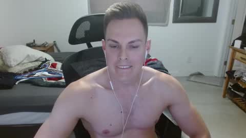 Snapshot of dmoney212 chatting on February 11, 12:38 am dmoney212 online show from February 11, 12:38 am