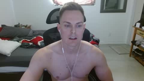 Snapshot of dmoney212 chatting on February 13, 8:03 pm dmoney212 online show from February 13, 8:03 pm
