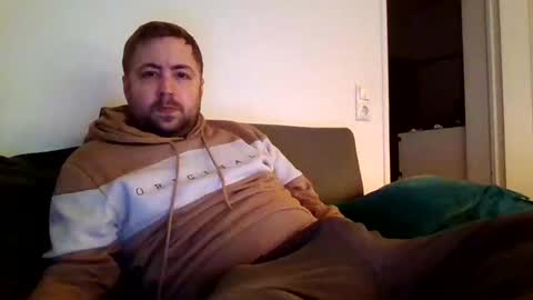 Snapshot of dombio_12 chatting on February 28, 8:18 pm dombio_12 online show from February 28, 8:18 pm