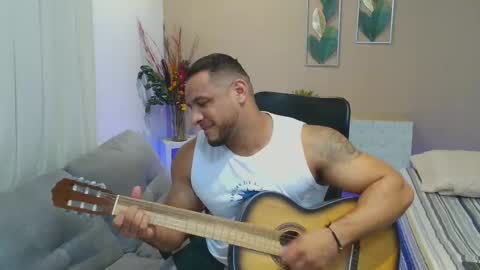 dominic_hulk1 online show from October 4, 3:55 am