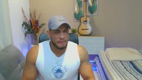 dominic_hulk1 online show from September 26, 3:37 am