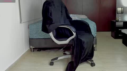 SANTI  independent model online show from April 16, 1:05 am