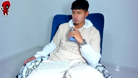  Dominic  online show from April 9, 2:42 am