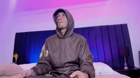 dominik_thompson777 online show from November 4, 7:53 am