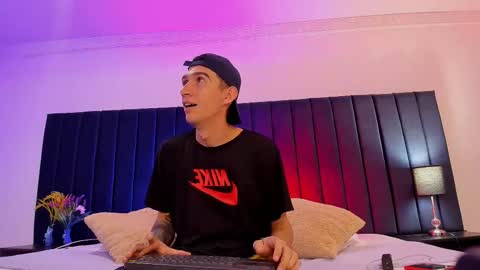 dominik_thompson777 online show from October 7, 3:32 am