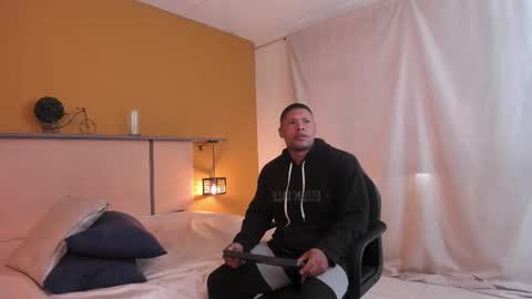 Snapshot of dominikdubois chatting on October 10, 1:38 pm Dominik online show from October 10, 1:38 pm