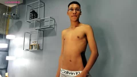 Domminick18 online show from October 6, 1:21 am